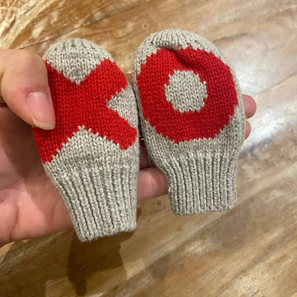 GAP “X and O” 6-12 Month Mittens